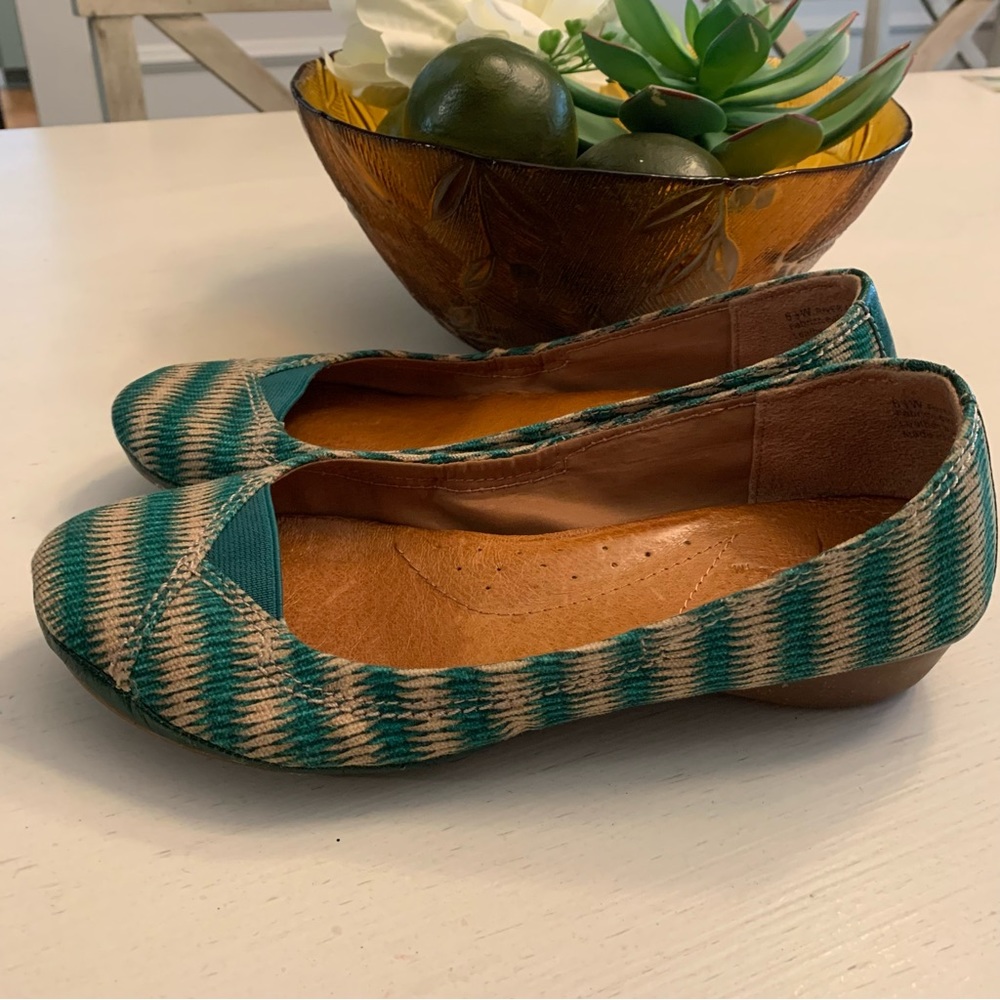 Naya “River” ballet flats